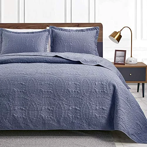 Love's Cabin Summer Lightweight Quilt in Coin Pattern Bluish Grey