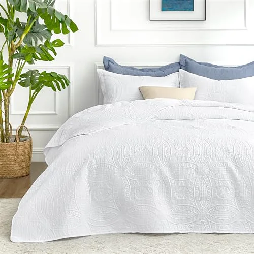Love's Cabin Summer Lightweight Quilt in Coin Pattern White
