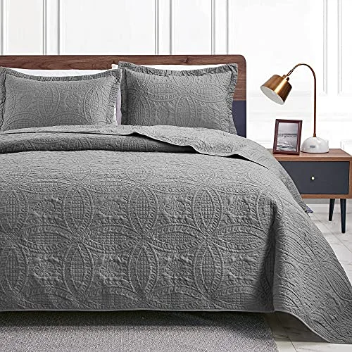Love's Cabin Summer Lightweight Quilt in Coin Pattern Grey