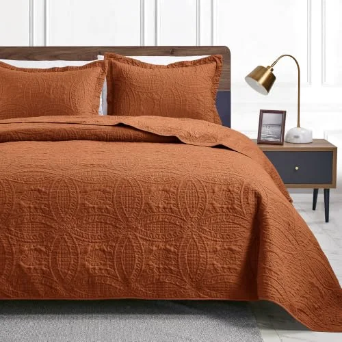 Love's Cabin Summer Lightweight Quilt in Coin Pattern Umber