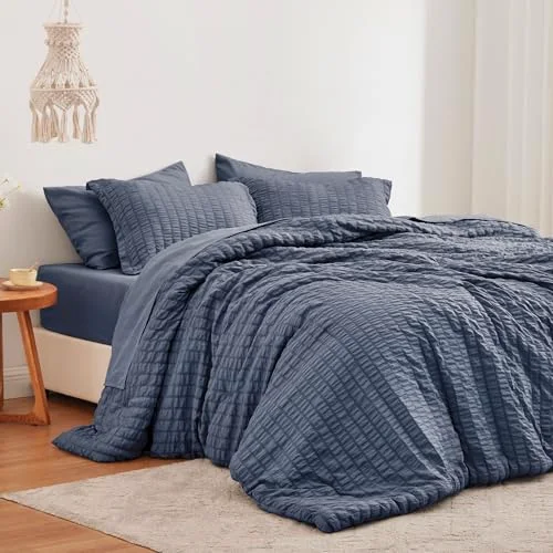 Love's Cabin Seersucker Comforter Set in Navy Blue