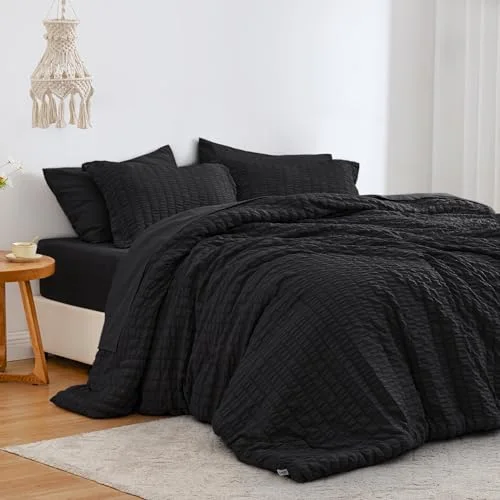 Love's Cabin Seersucker Comforter Set in Black