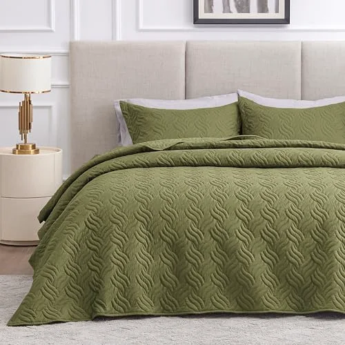 Love's Cabin Summer Lightweight Quilt in Wave Pattern Olive Green