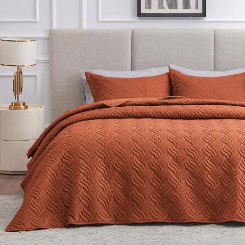 Love's Cabin Summer Lightweight Quilt in Wave Pattern Umber
