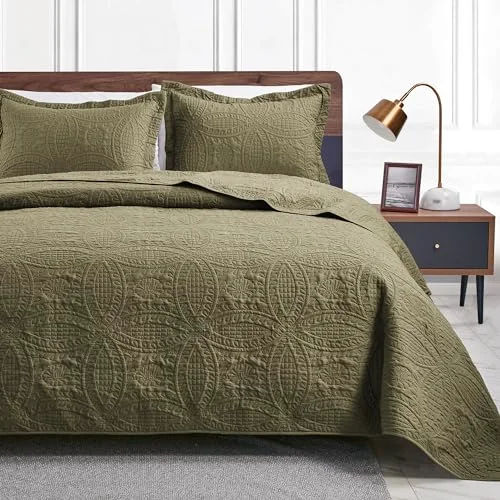 Love's Cabin Summer Lightweight Quilt in Coin Pattern Green