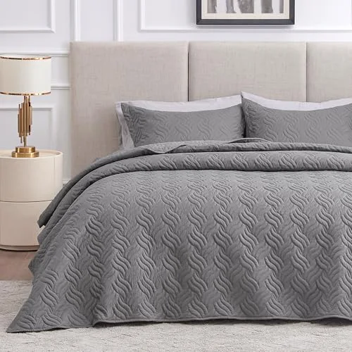 Love's Cabin Summer Lightweight Quilt in Wave Pattern Grey