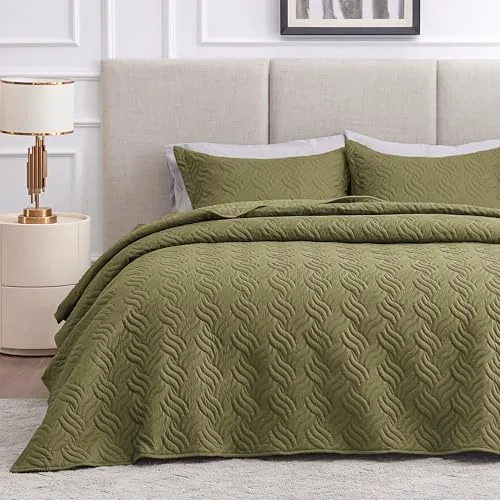 Love's Cabin Summer Lightweight Quilt in Wave Pattern Olive Green