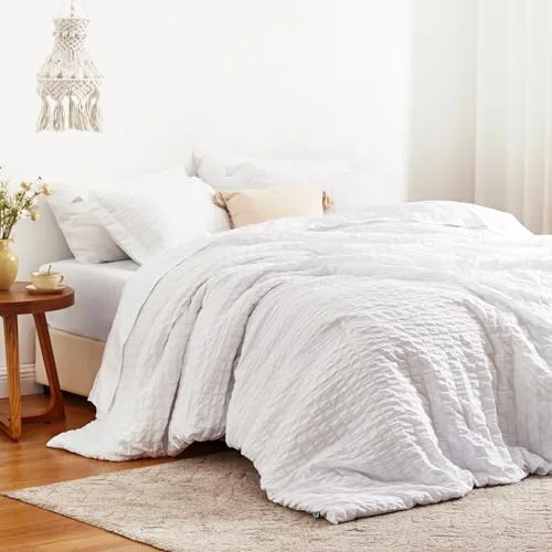 Love's Cabin Seersucker Comforter Set in White