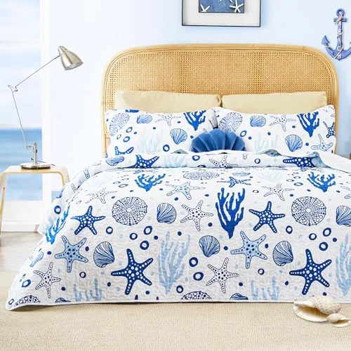 Love's Cabin Coastal Quilt Set in Coastal White