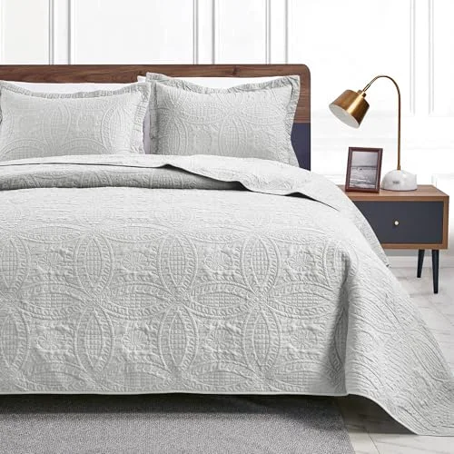 Love's Cabin Summer Lightweight Quilt in Coin Pattern Light Grey