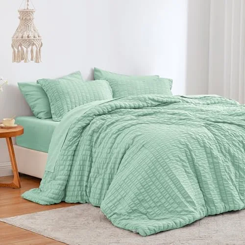 Love's Cabin Seersucker Comforter Set in Light Green