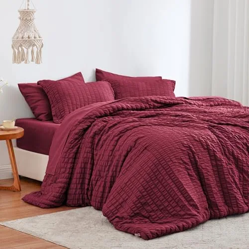 Love's Cabin Seersucker Comforter Set in Burgundy