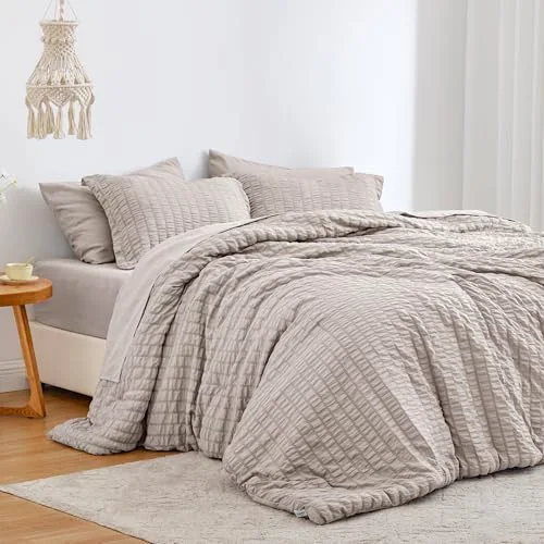 Love's Cabin Seersucker Comforter Set in Burlwood