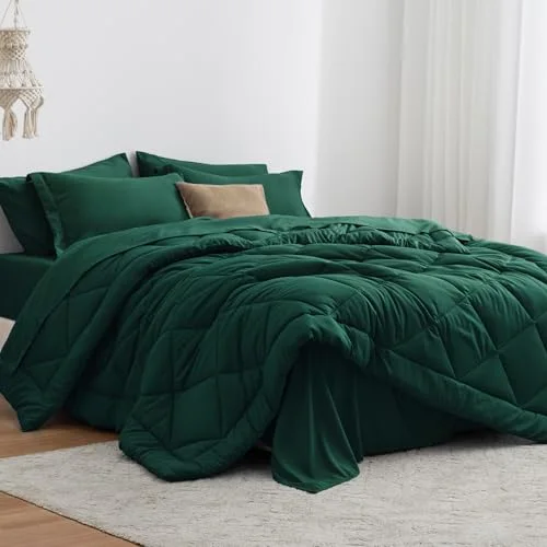 Love's Cabin Bed-in-a-Bag Comforter Set in Dark Green
