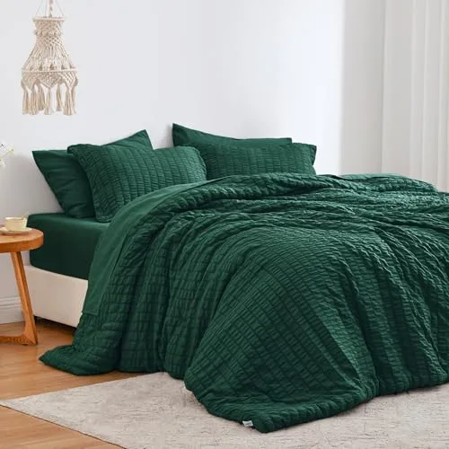 Love's Cabin Seersucker Comforter Set in Dark Green