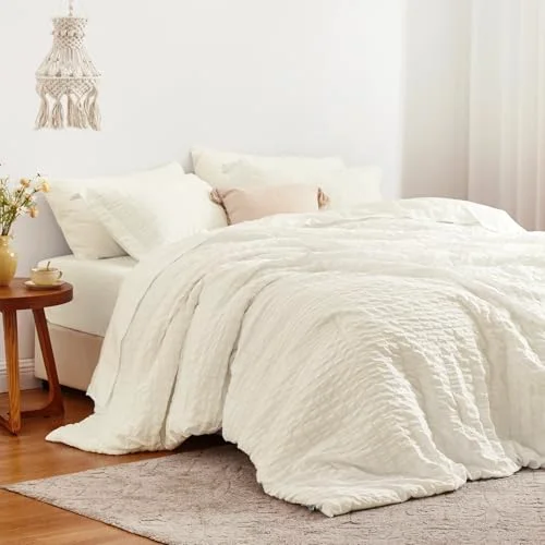 Love's Cabin Seersucker Comforter Set in Ivory