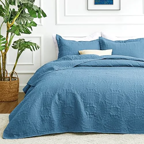 Love's Cabin Summer Lightweight Quilt in Coin Pattern Misty Blue