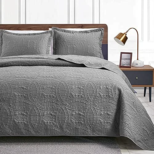 Love's Cabin Summer Lightweight Quilt in Coin Pattern Grey