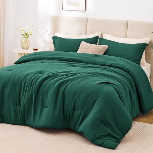 Love's Cabin Prewashed Comforter Set in Dark Green