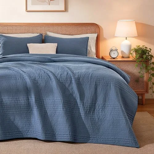 Love's Cabin Cotton Crinkle Quilt Set in Bluish Grey