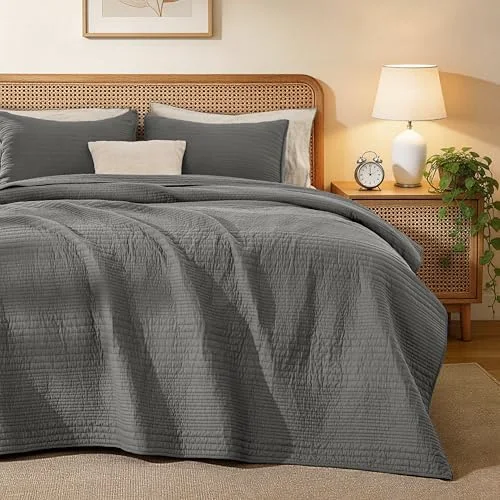 Love's Cabin Cotton Crinkle Quilt Set in Grey