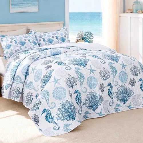 Love's Cabin Coastal Quilt Set in Seahorse