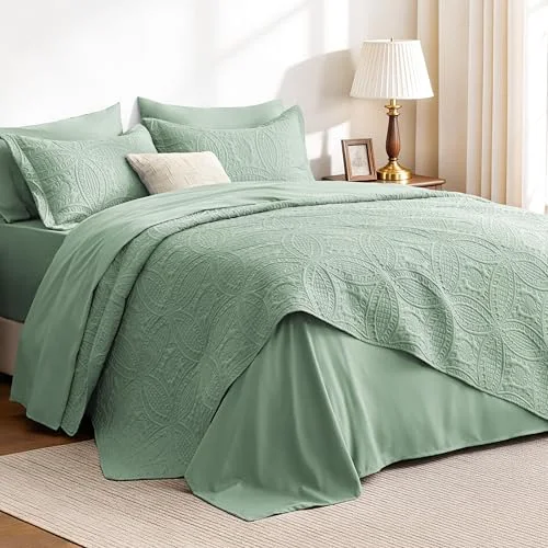 Love's Cabin Summer Lightweight Quilt in Coin Pattern Sage