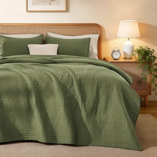 Love's Cabin Cotton Crinkle Quilt Set in Olive Green