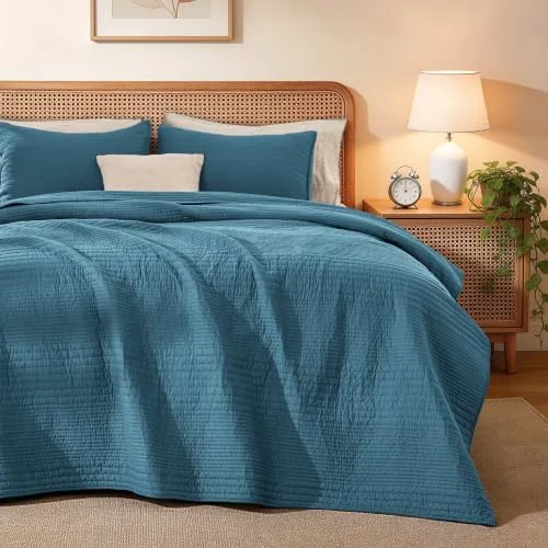 Love's Cabin Cotton Crinkle Quilt Set in Misty Blue