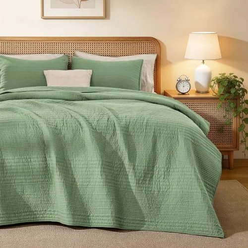 Love's Cabin Cotton Crinkle Quilt Set in Sage Green