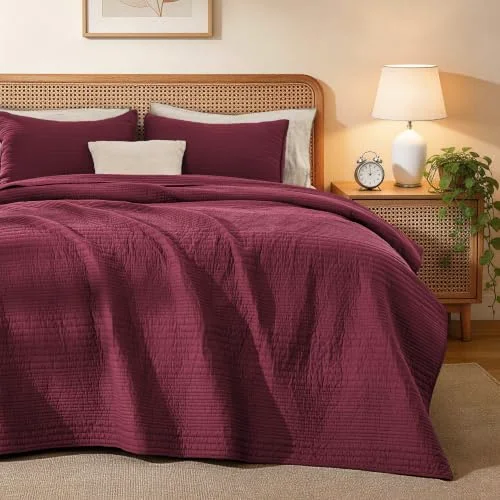 Love's Cabin Cotton Crinkle Quilt Set in Burgundy